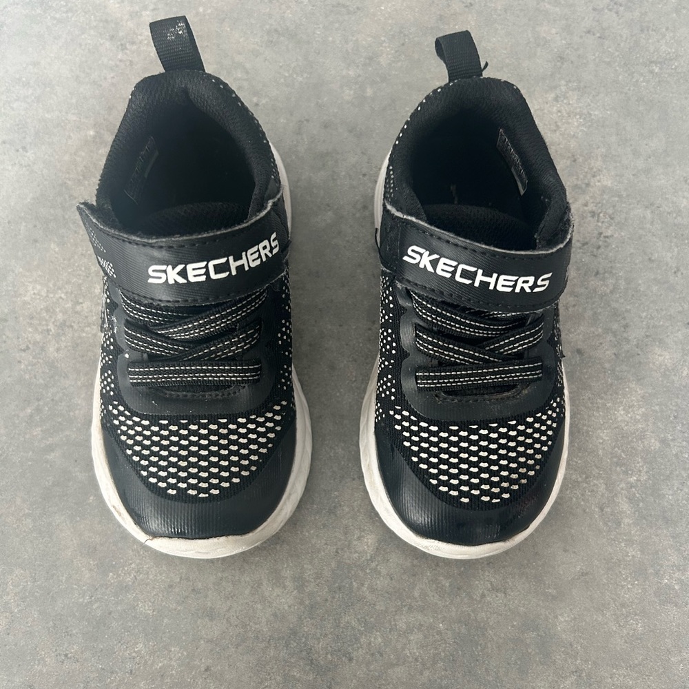 Skechers toddler shoes 👟